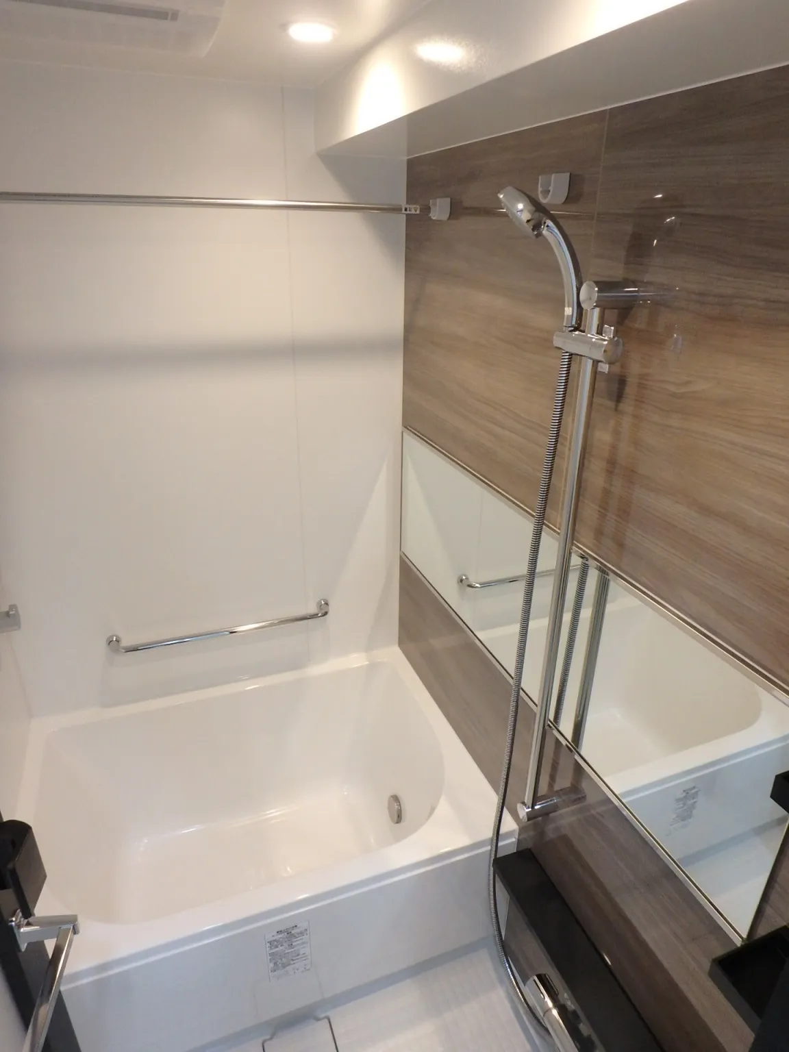 Orchid Residence Ueno - Interior - ["Plumbing fixture", "Bathroom", "Bathtub"]