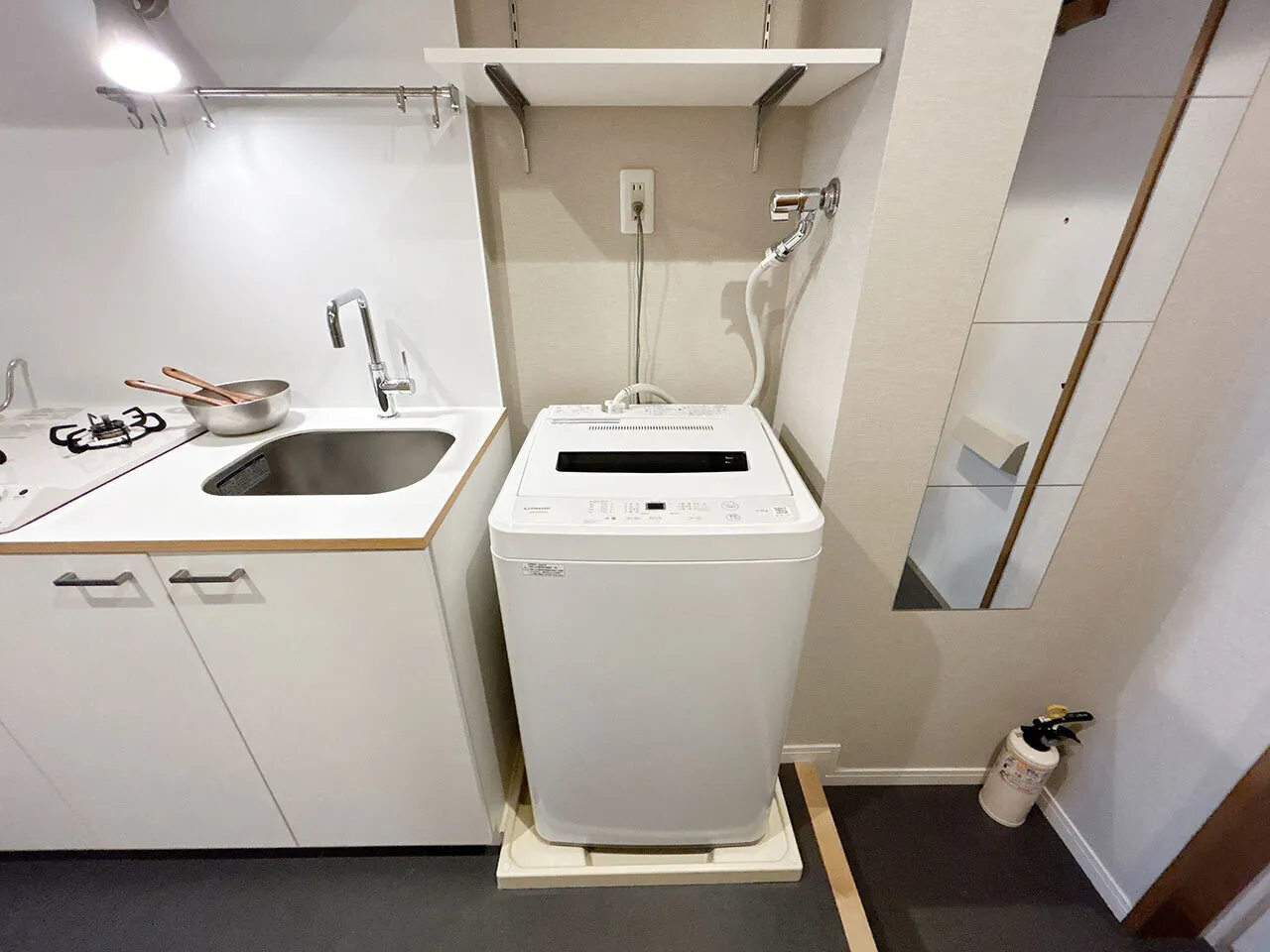 Mynavi Stay Akihabara Station - Interior - ["Flooring", "Washing machine", "Floor"]