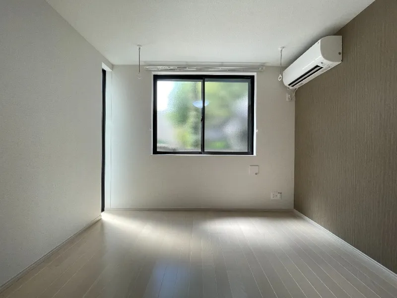 Mare Meidaimae II - Interior - ["Wall", "Flooring", "Wood"]