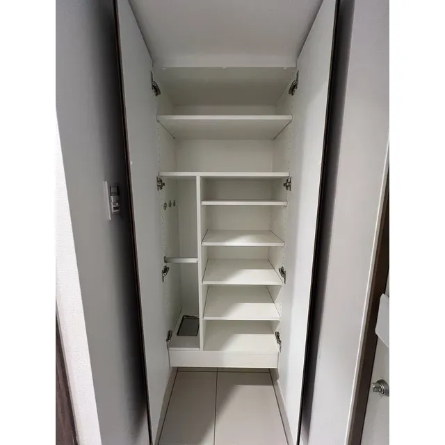 Comforia Live Kiba - Interior - ["Furniture", "Shelf", "Shelving"]