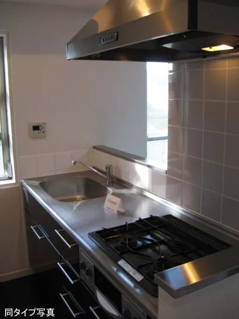 Comforia Gakugei Daigaku - Interior - ["Cabinetry", "Countertop", "Kitchen sink"]
