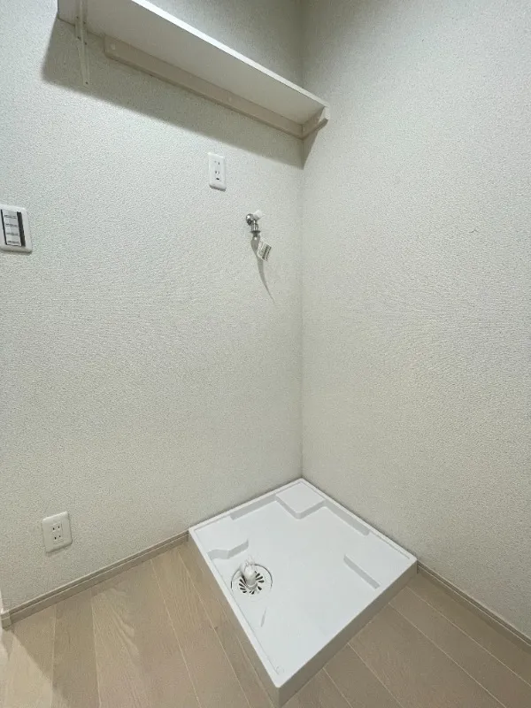 Mare Meidaimae II - Interior - ["Flooring", "Floor", "Ceiling"]