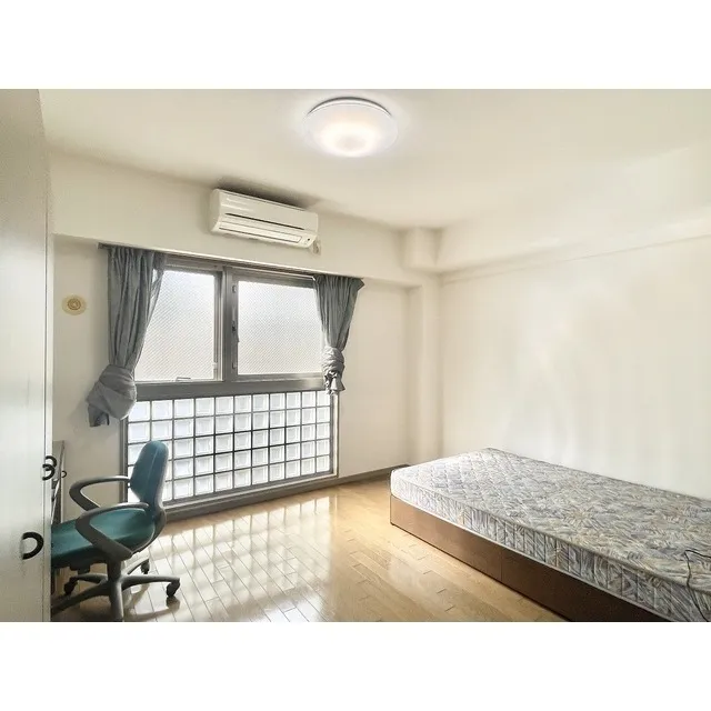 Premeal Takanawa - Interior - ["Building", "Furniture", "Window"]