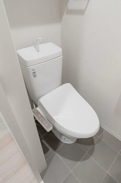 Asyl Court Honancho Terrace - Interior - ["Toilet seat", "Toilet", "Bathroom"]