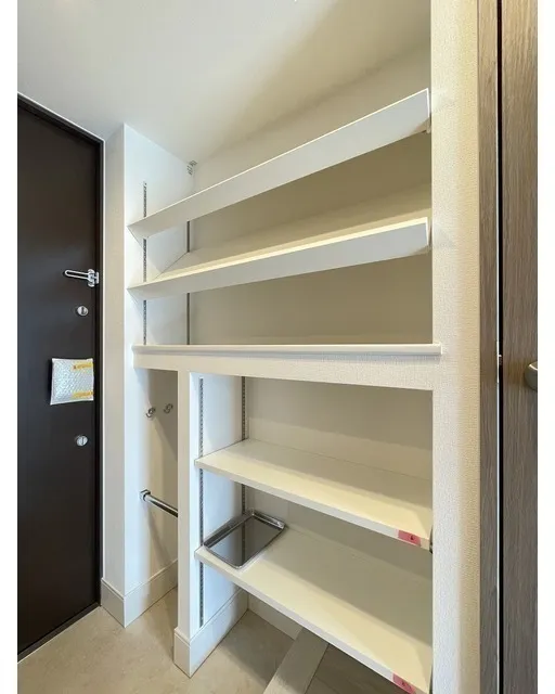 Stylio Kamata West - Interior - ["Wood", "Shelving", "Interior design"]