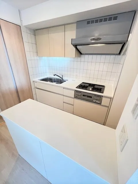 Residia Tower Kamiikebukuro (Tower Building) - Interior - ["Kitchen", "Flooring", "Kitchen Appliance"]