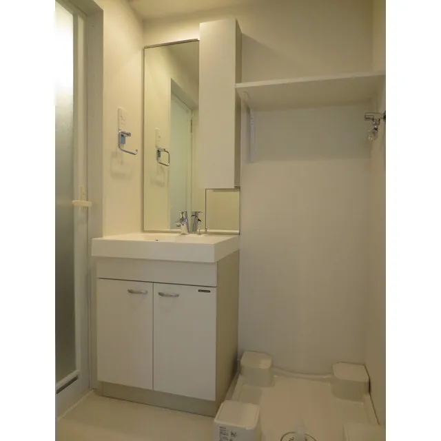 Lacras Hatagaya - Interior - ["Mirror", "Bathroom cabinet", "Cabinetry"]