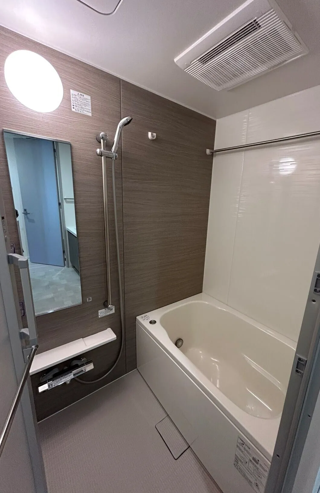 Branchiesta Ueno - Interior - ["Floor", "Flooring", "Plumbing fixture"]