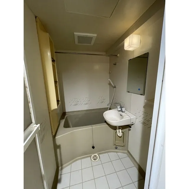 Tokyu Dwell Arus Sugamo - Interior - ["Tap", "Bathroom sink", "Sink"]