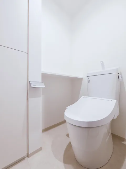 Grand Ale Morishita WEST - Interior - ["Toilet seat", "Toilet", "Plumbing fixture"]