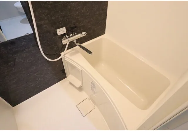 Crescer Nishikoyama - Interior - ["Floor", "Plumbing fixture", "Bathtub"]
