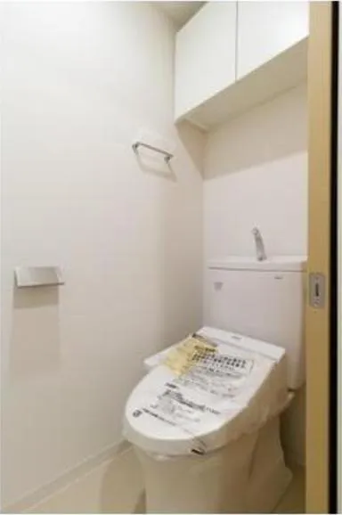 Matsuba - Interior - ["Building", "Rectangle", "Toilet"]