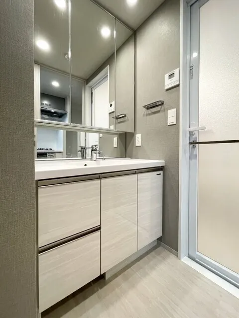 Royal Parks Ariake - Interior - ["Flooring", "Floor", "Interior design"]