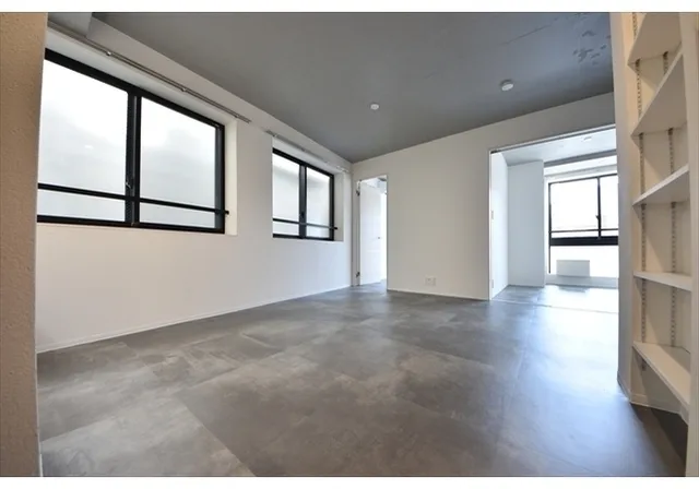Across Avenue Minami-Nagasaki - Interior - ["Flooring", "Floor", "Ceiling"]