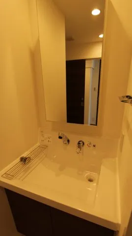 PROUD FLAT Sotokanda - Interior - ["Brown", "Mirror", "Tap"]