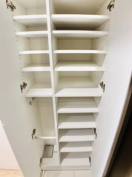 PREMIUM CUBE Ueno - Interior - ["Shelf", "Furniture", "Shelving"]