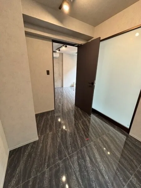 EXAM AKASAKA - Interior - ["Floor", "Flooring", "Ceiling"]