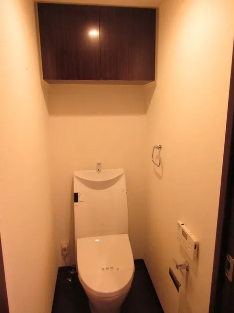 THE CUBE - Interior - ["Toilet", "Bathroom", "Property"]