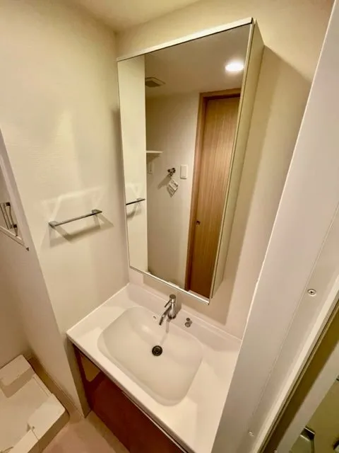 Residia Koenji - Interior - ["Mirror", "Tap", "Bathroom sink"]