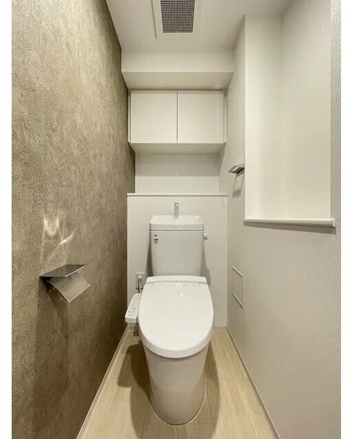 Stylio Kamata West - Interior - ["Toilet seat", "Toilet", "Plumbing fixture"]