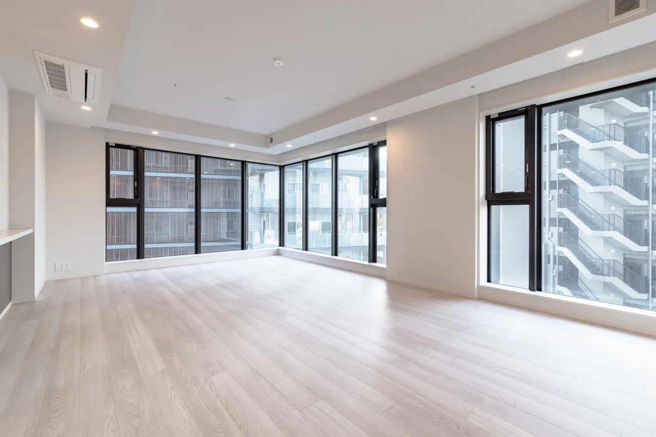 Nakano Station Residence - Interior - ["Building", "Window", "Fixture"]