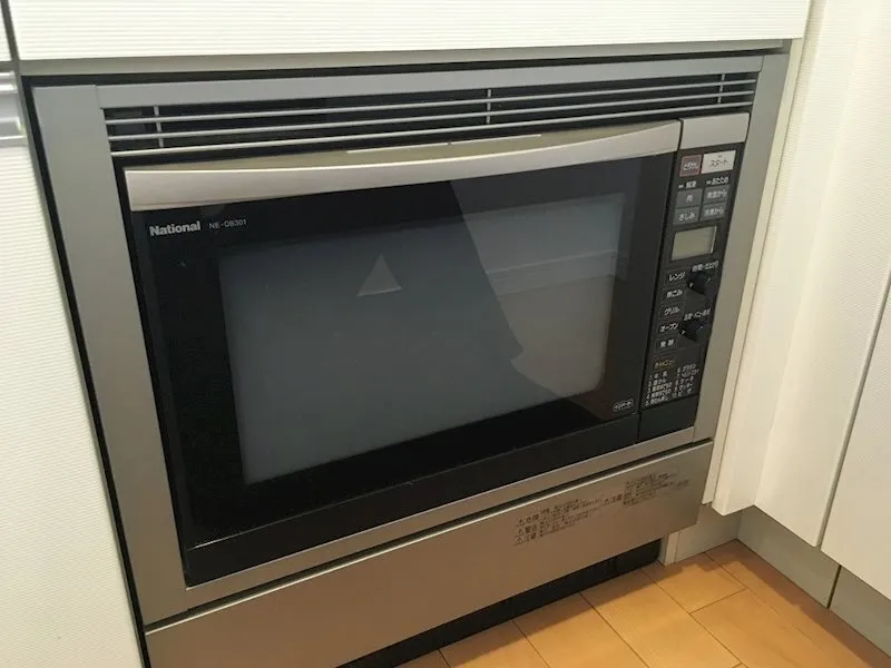 Minamiazabu West - Interior - Microwave Oven