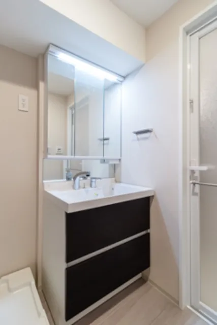 YUNO ART KAMEIDO - Interior - ["Sink", "Tap", "Bathroom cabinet"]