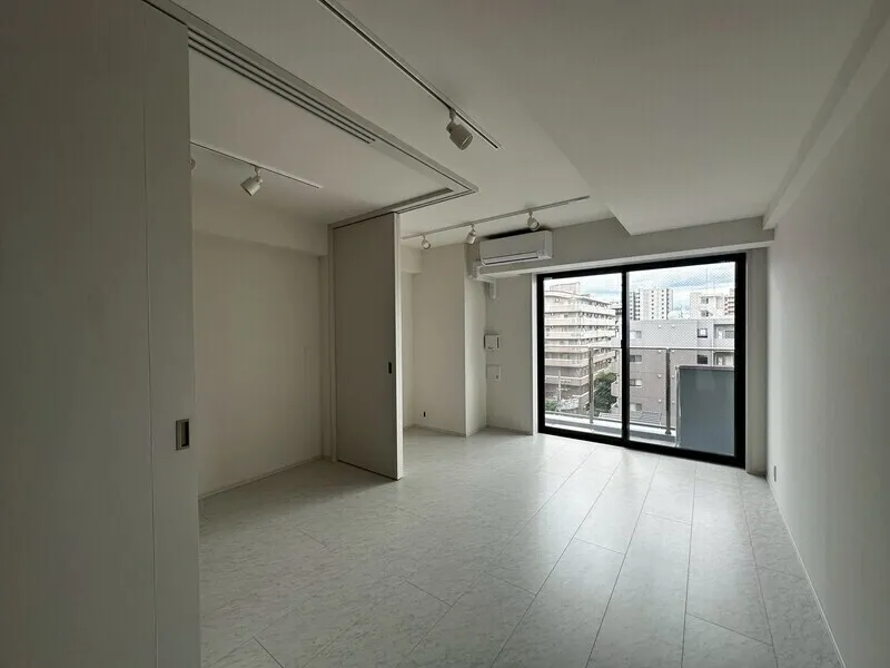 Lumique Omori - Interior - ["Floor", "Flooring", "Ceiling"]