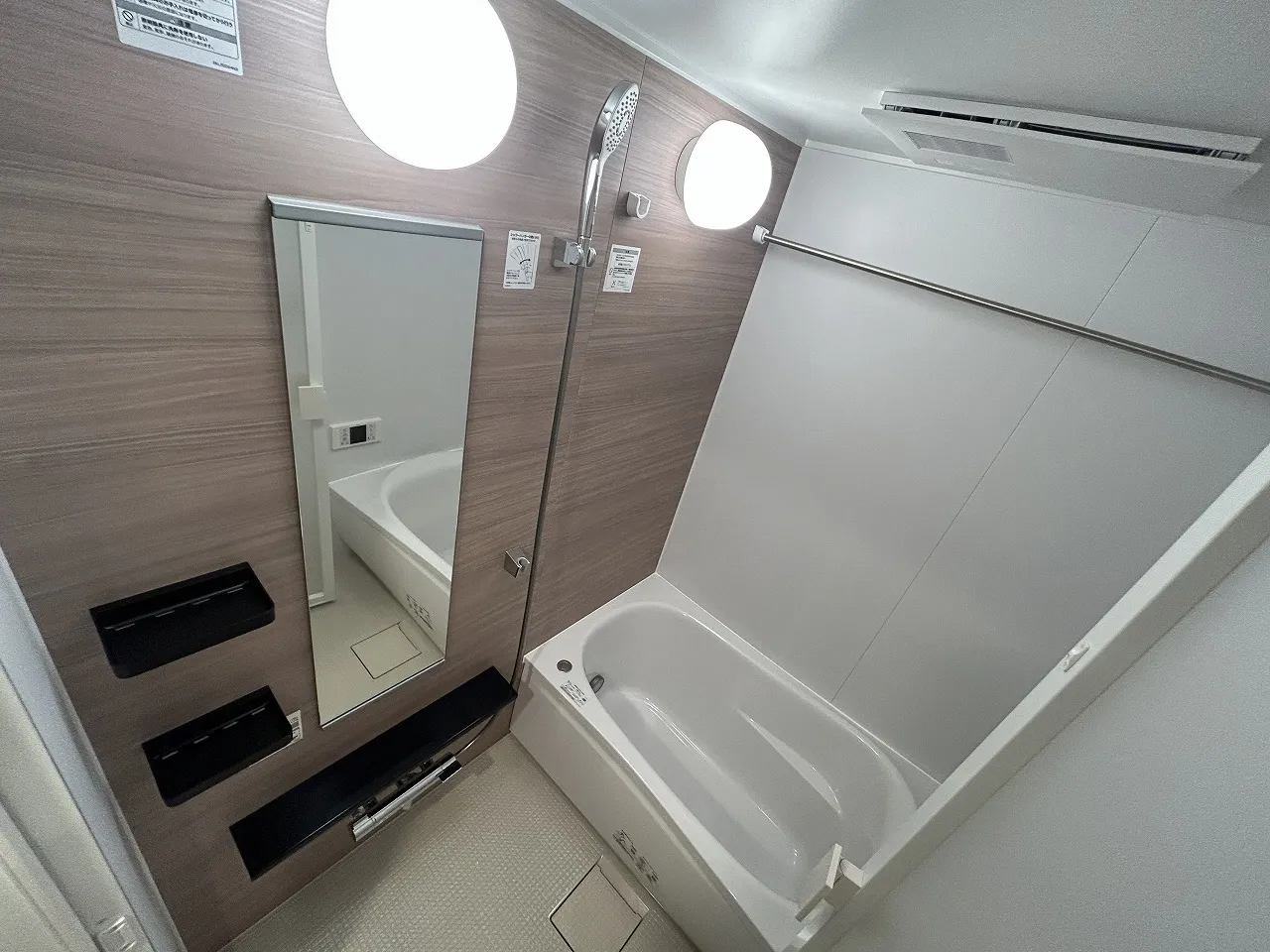 Blanchiesta Kiba - Interior - ["Plumbing fixture", "Bathroom", "Floor"]