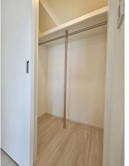 Comforia Liv Higashiikebukuro - Interior - ["Wood", "Flooring", "Floor"]