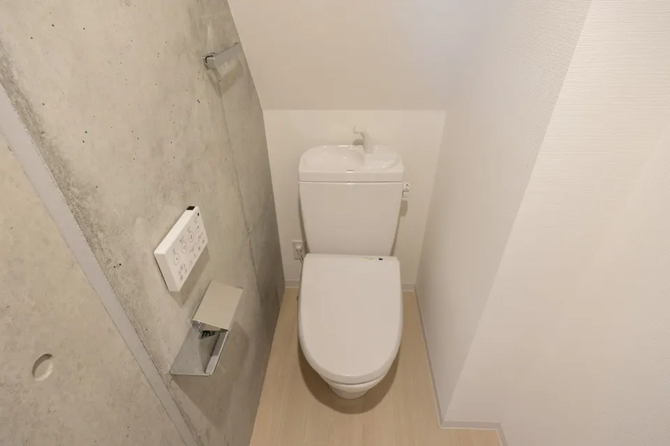 Hmlet Shinjuku Kawadacho - Interior - ["Toilet seat", "Toilet", "Plumbing fixture"]