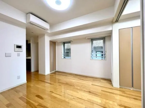 Brillia Ginza Id - Interior - ["Daytime", "Building", "Window"]