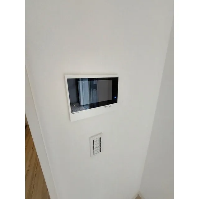 Traverse Monzennakacho - Interior - ["Rectangle", "Fixture", "Wood"]