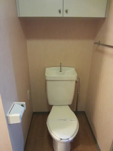 Rafuge Oimachi - Interior - ["Toilet seat", "Toilet", "Plumbing fixture"]