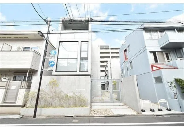 Square Court Waseda - Exterior - ["Overhead power line", "Urban design", "Composite material"]