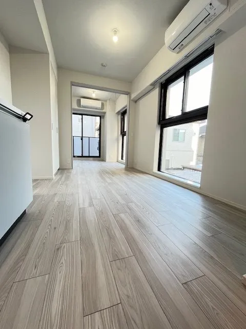 Cross Residence Rikugien - Interior - ["Window", "Fixture", "Building"]