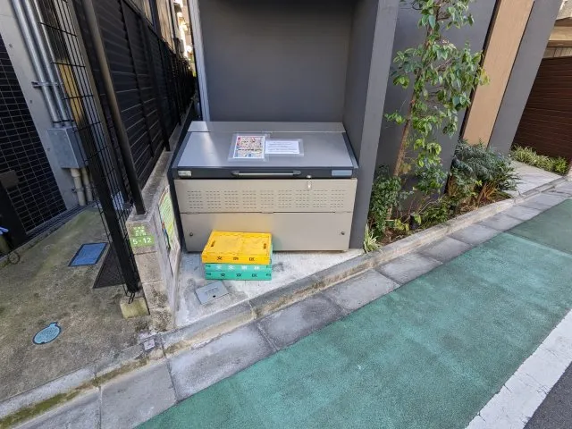 Alero Edogawabashi - Other - ["Plant", "Road surface", "Wood"]