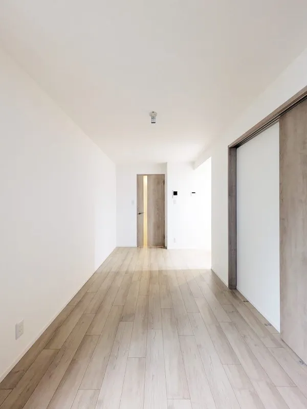HJ Crown II - Interior - ["Flooring", "Wood flooring", "Floor"]
