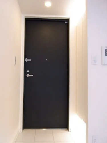 Belle Face Shimbashi - Interior - ["Wood", "Door", "Flooring"]