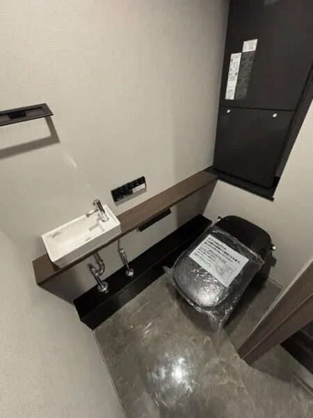 EXAM AKASAKA - Interior - ["Flooring", "Floor", "Plumbing fixture"]