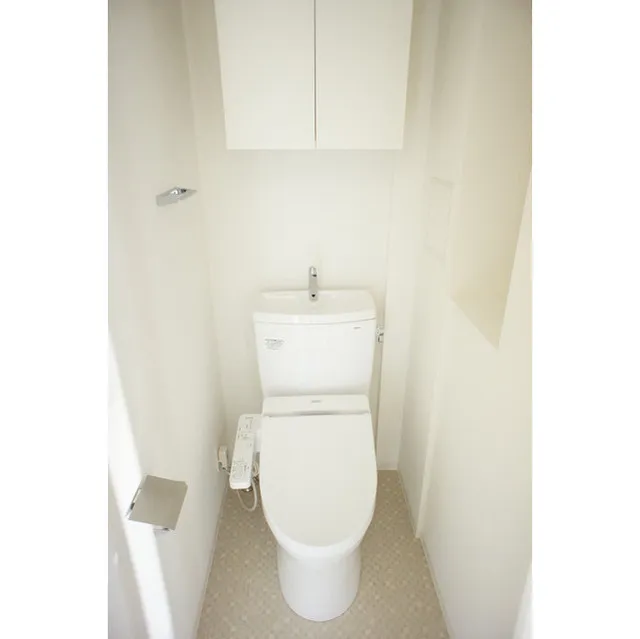 Latierra Toritsu Daigaku - Interior - ["Toilet seat", "Toilet", "Plumbing fixture"]
