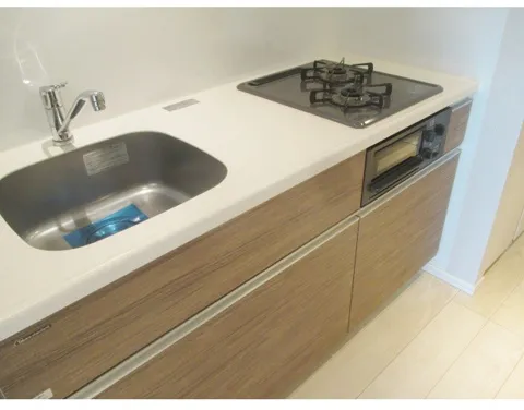 Crevista Itabashi Nishidai III - Interior - ["Kitchen Sink", "Flooring", "Kitchen"]