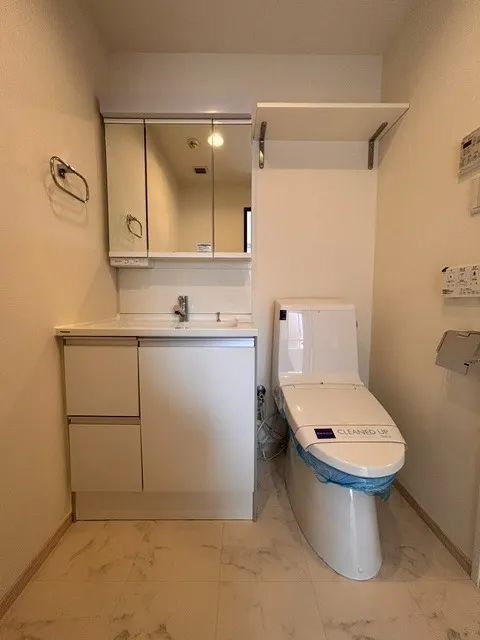 Residia Ebisu - Interior - ["Plumbing fixture", "Flooring", "Floor"]