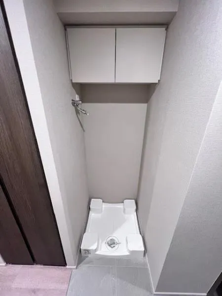 Brillia Ist Oimachi - Interior - ["Floor", "Grey", "Silver"]