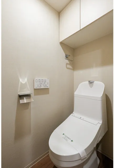 Well Square Ism Ebisu - Interior - ["Toilet seat", "Toilet", "Plumbing fixture"]