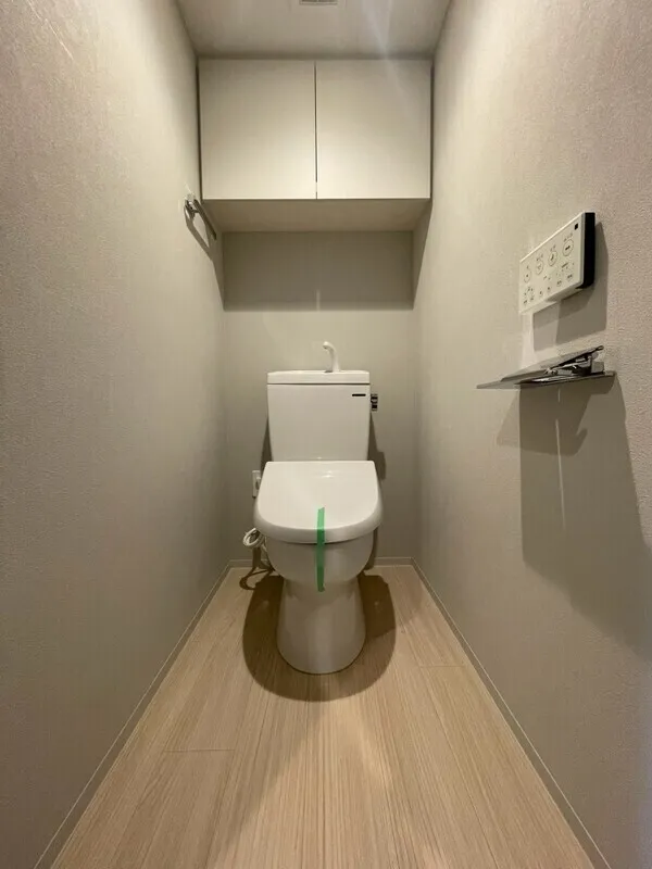 Pollast Yoyogi-Uehara - Interior - ["Toilet seat", "Toilet", "Flooring"]