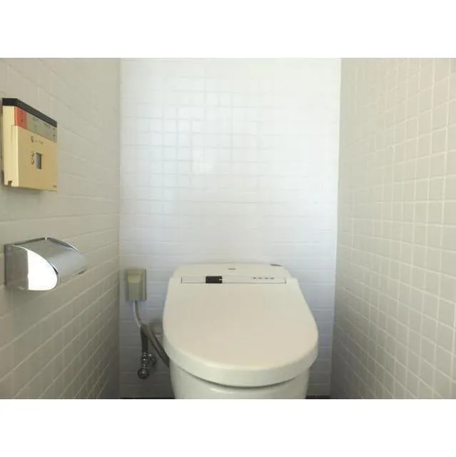 Ipse Gakugei Daigaku - Interior - ["Toilet seat", "Property", "Toilet"]