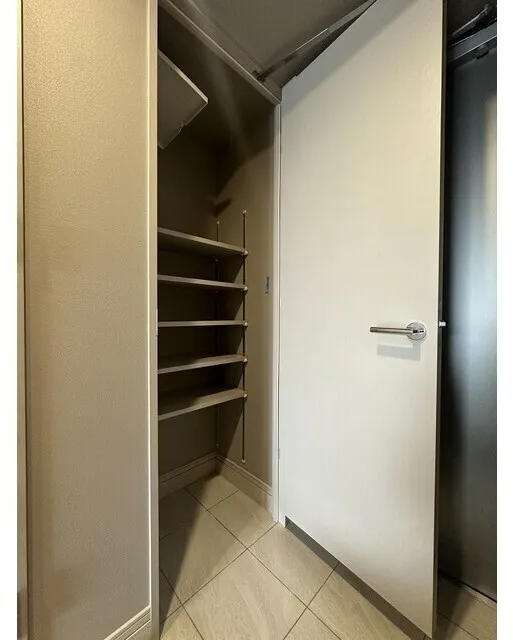 Baus Flats Kuramae - Interior - ["Flooring", "Floor", "Door"]