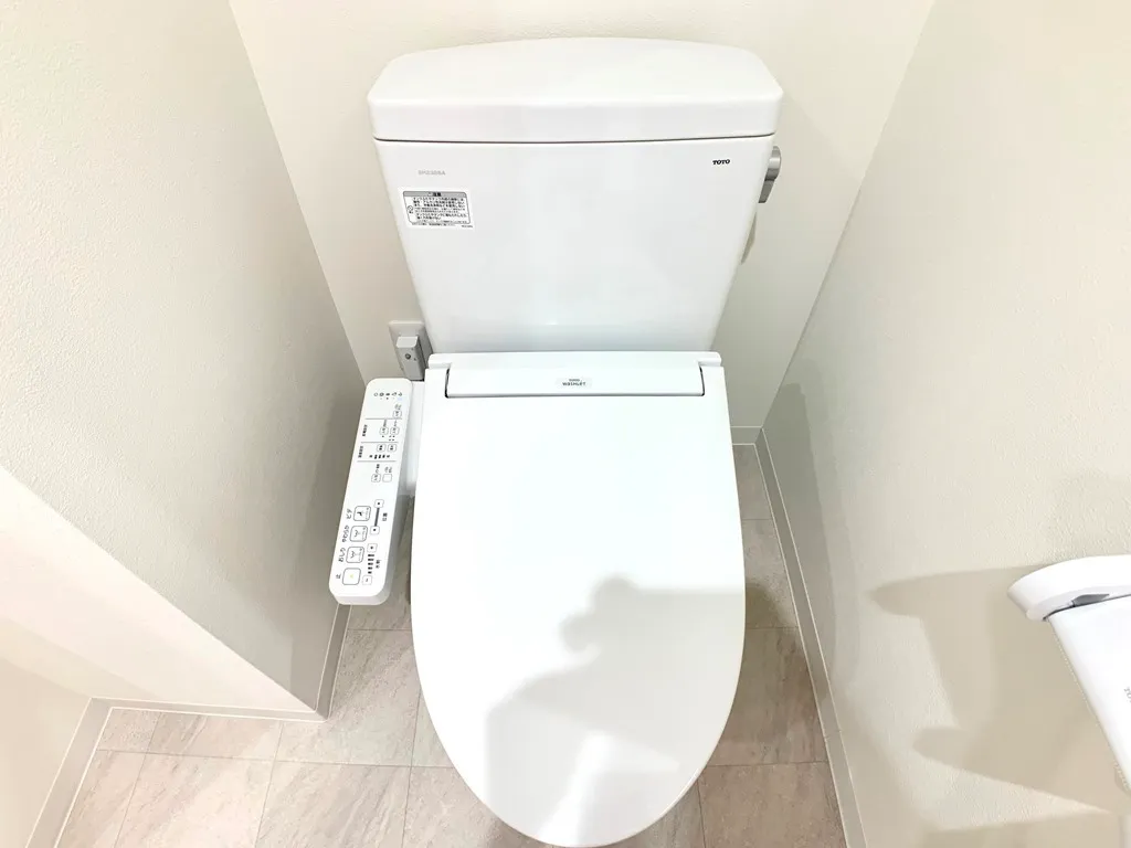 Primal Tsukishima - Interior - ["Toilet seat", "Toilet", "Plumbing fixture"]