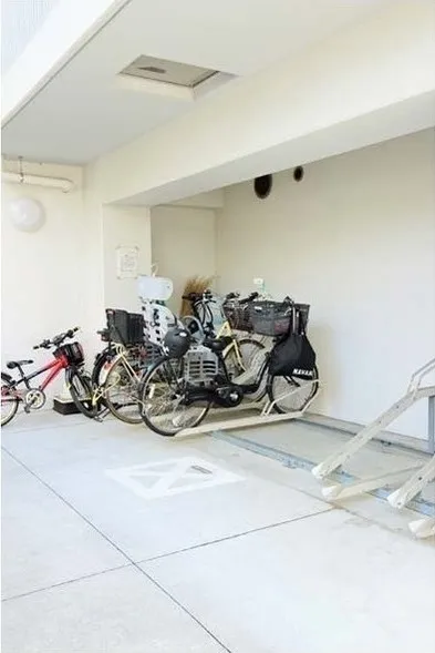 Comforia Komaba - Other - ["Floor", "Flooring", "Bicycle"]
